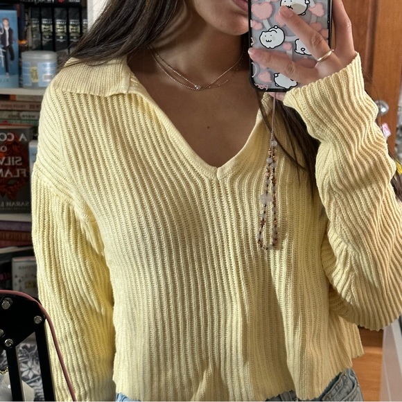 Forever 21 Yellow Sweater - Picture 2 of 5